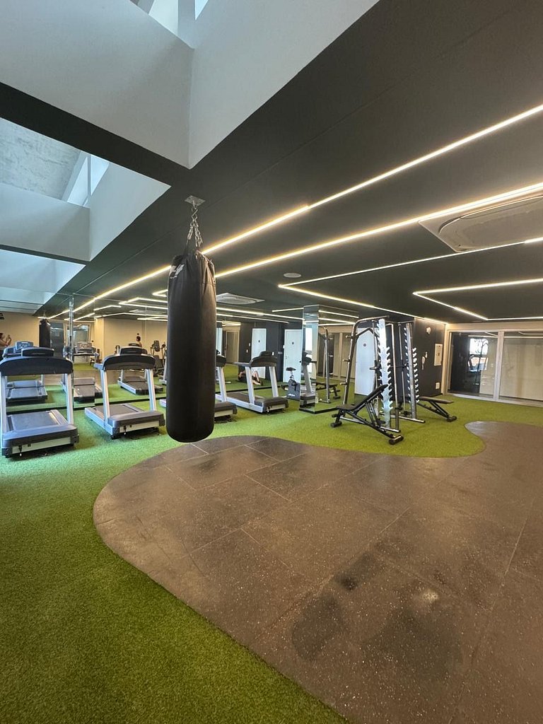 218 Ap Moema | Próx metrô e Ibira! A/C, Wifi, academia