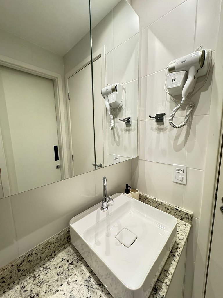 1512 Ap Pinheiros | Próximo ao metro c/ Wi-Fi, A/C