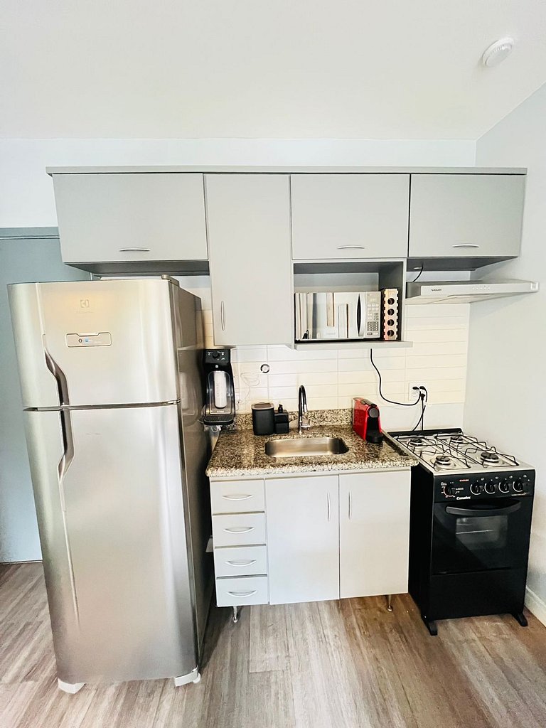 106 Ap completo em Pinheiros com Academia e AC