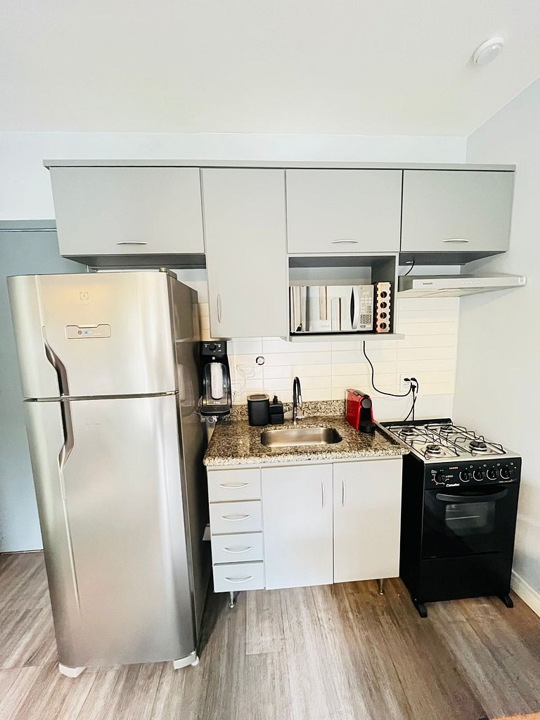 106 Ap completo em Pinheiros com Academia e AC