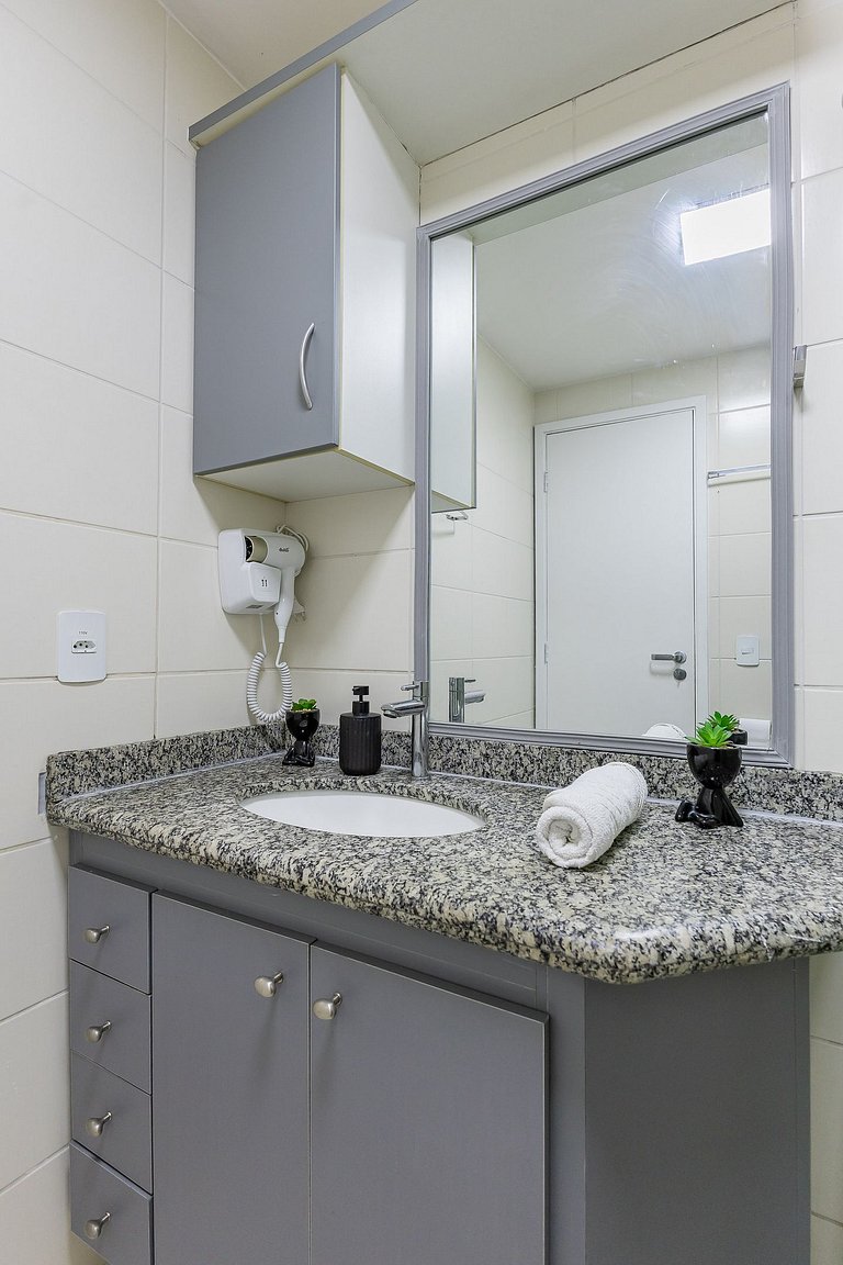 106 Ap completo em Pinheiros com Academia e AC