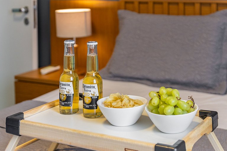 106 Ap completo em Pinheiros com Academia e AC